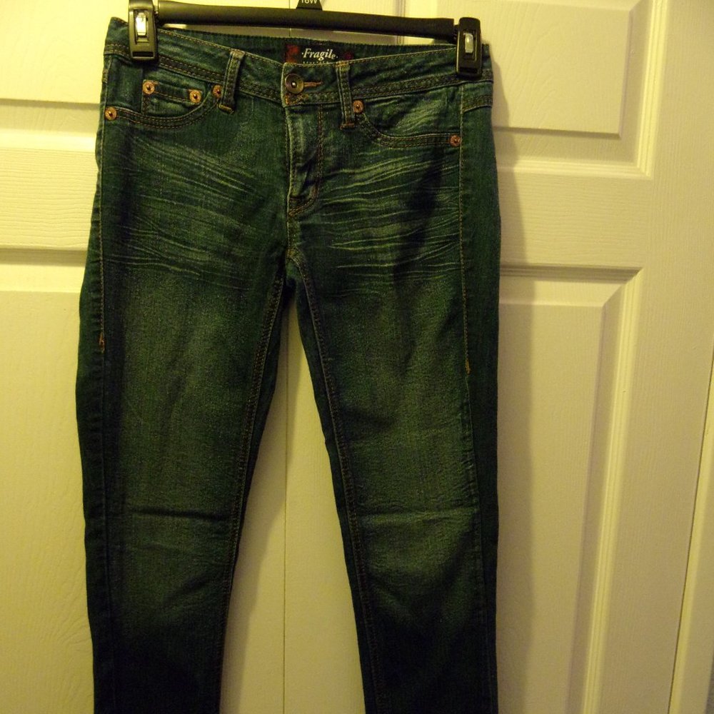 WOMEN'S SIZE 7 TALL STRAIGHT LEG JEANS BY: FRAGILE BLUE JEANS